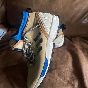 Men’s Adidas casual sneakers